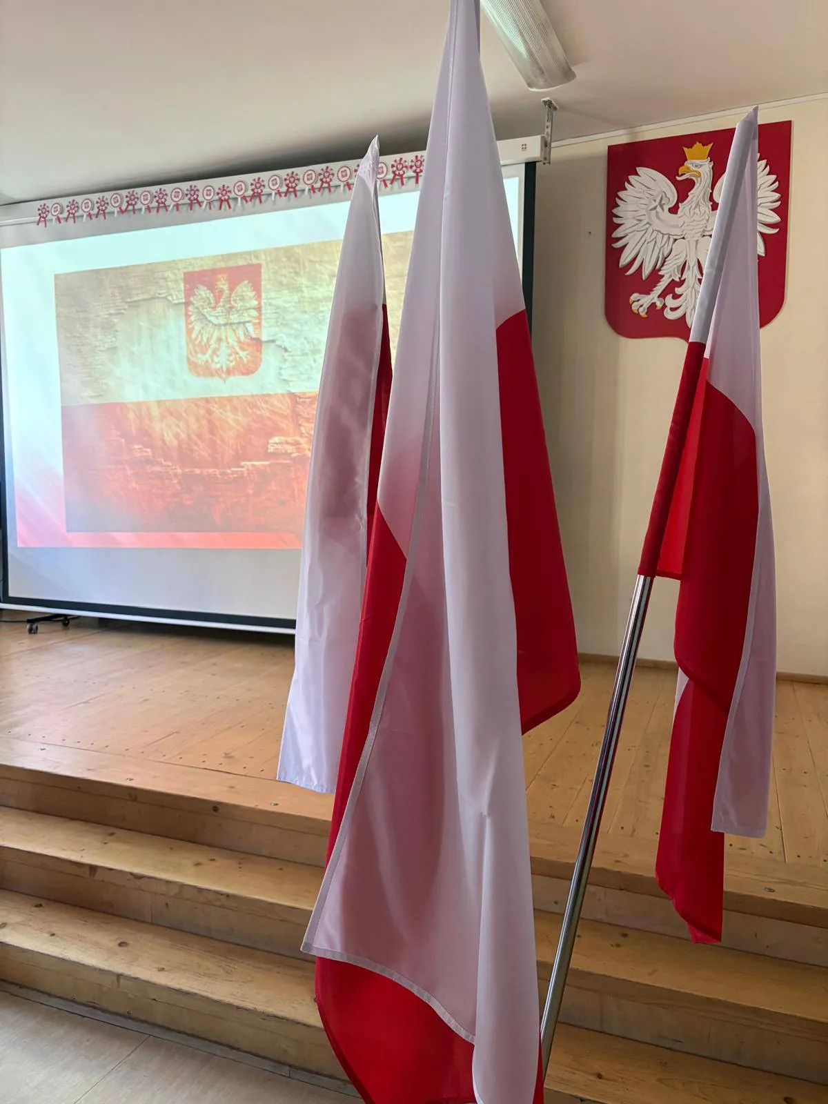  „Szkoła do hymnu”