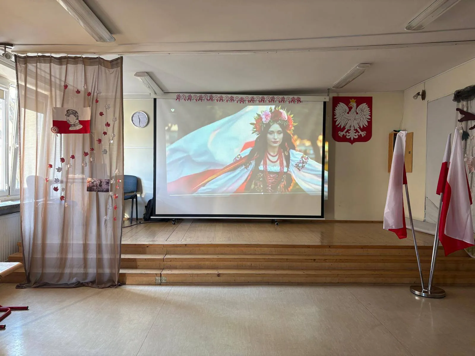  „Szkoła do hymnu”