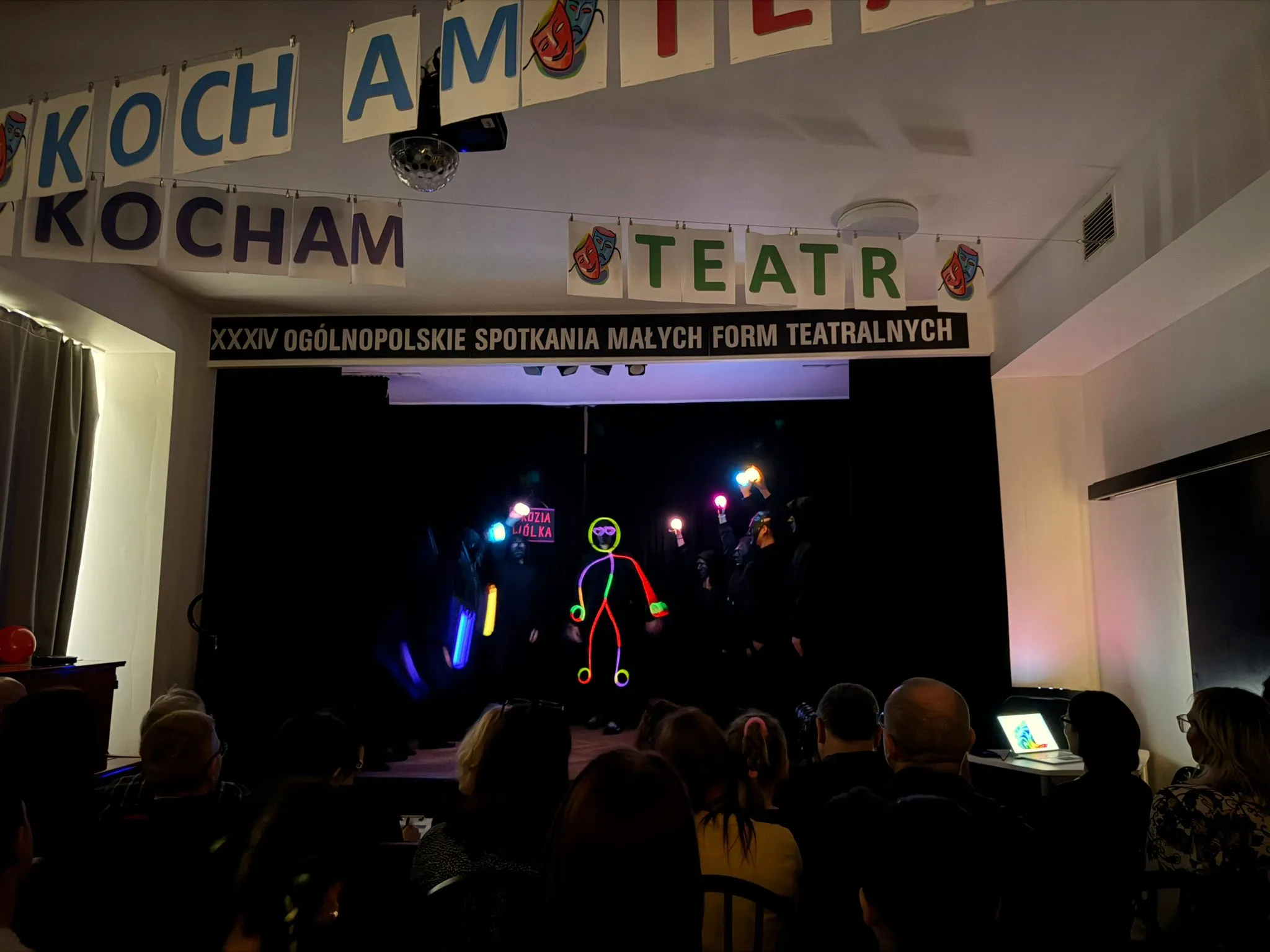 TEATR !