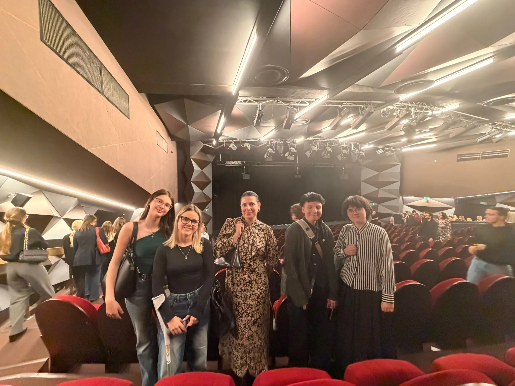 TEATR !